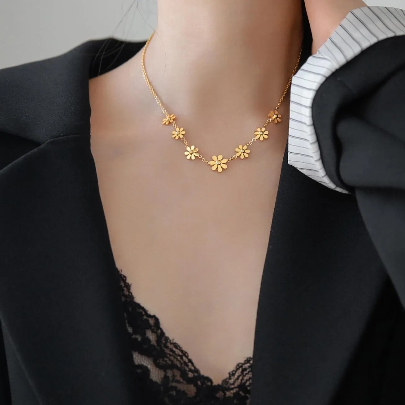 Vintage Style Sweet Daisy Titanium Steel Plating 18K Gold Plated Necklace_colorza_2