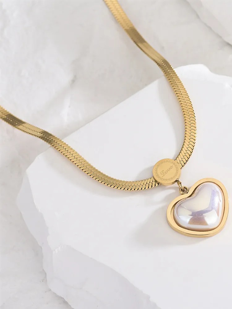 Modern Style Sweet Heart Shape Titanium Steel Polishing Plating Inlay Shell 18K Gold Plated Pendant Necklace_colorza_1