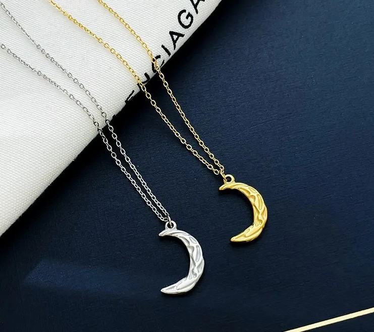 Simple Style Commute Moon Titanium Steel Plating Pendant Necklace_colorza_1