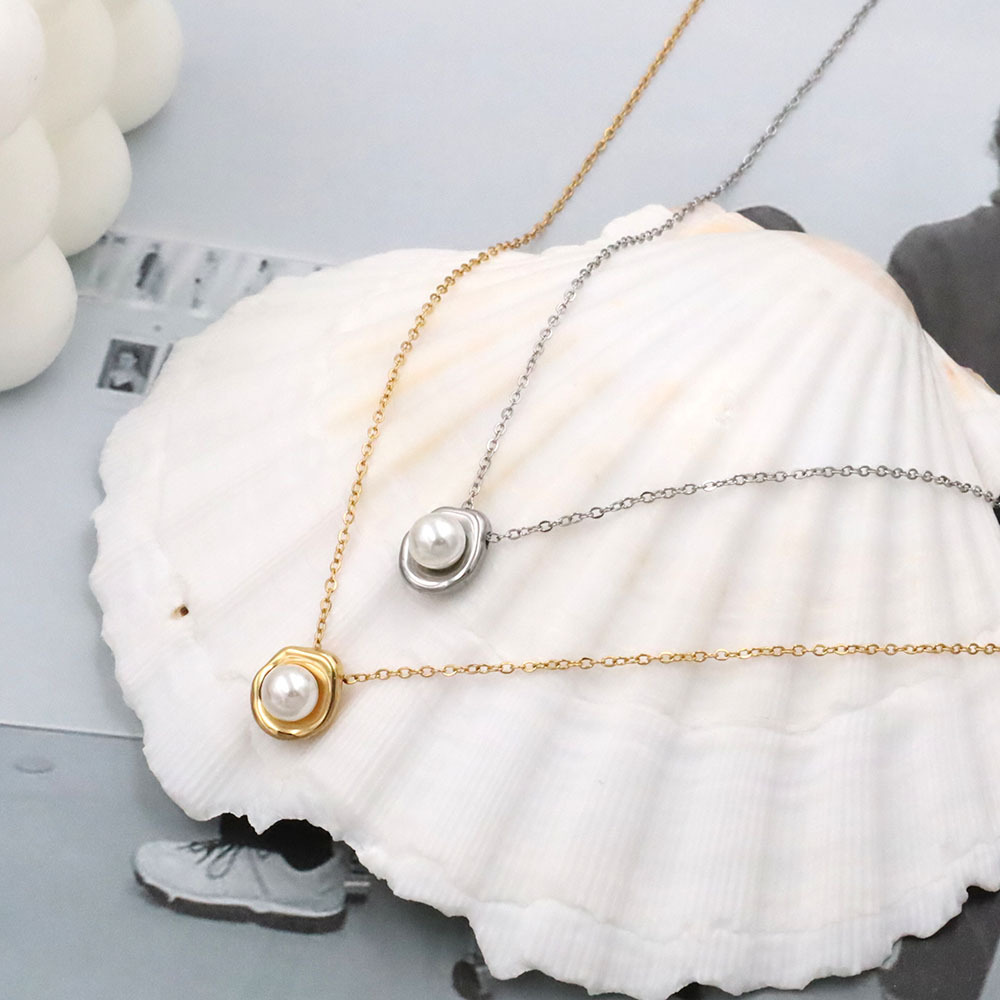 Light Luxury Niche Oval Pearl Pendant Necklace Stainless Steel Baroque Pearl Necklace 