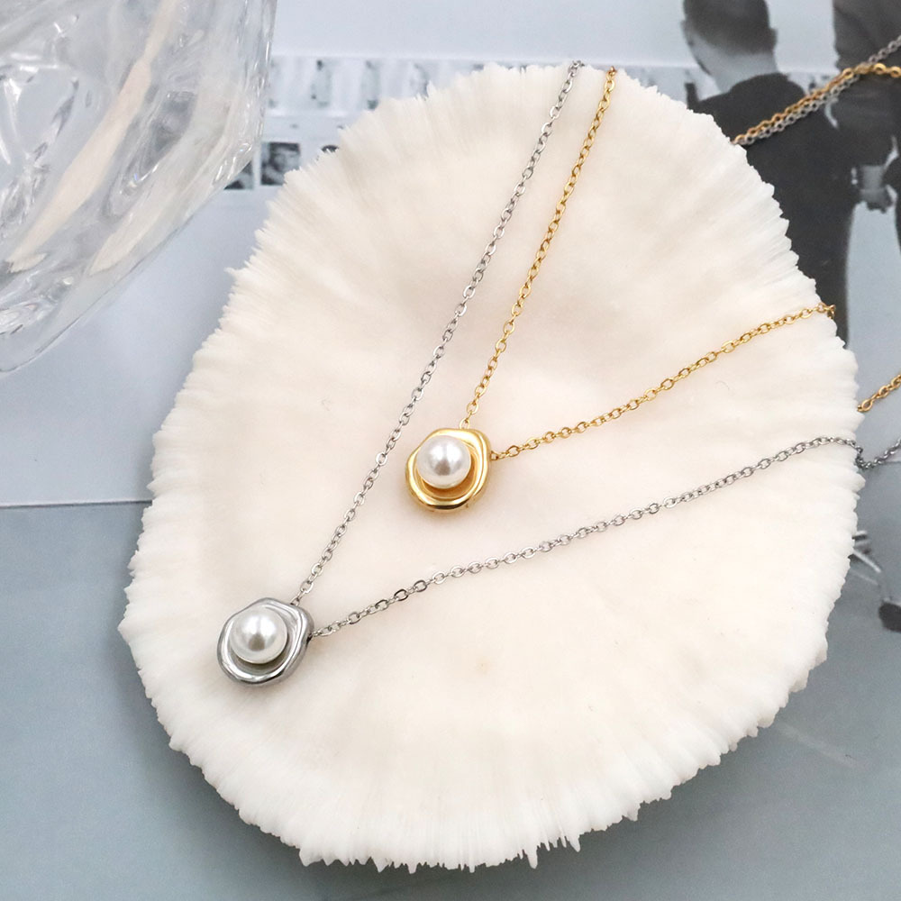 Niche Oval Pearl Pendant Necklace Stainless Steel Baroque Pearl Necklace 