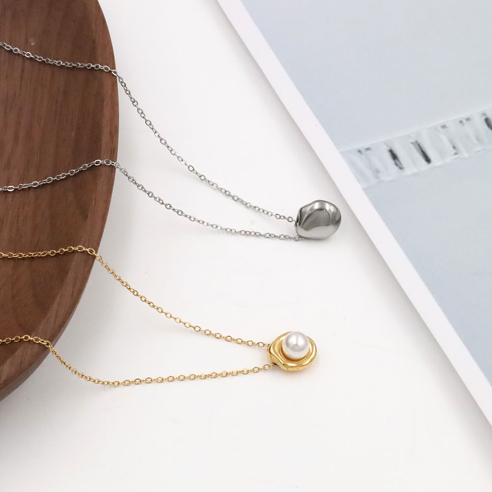Hot Sale Oval Pearl Pendant Necklace Stainless Steel Baroque Pearl Necklace 