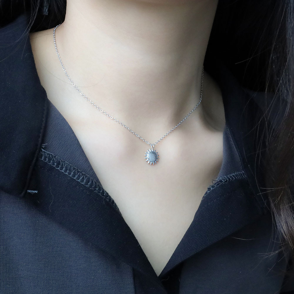 model show with silver necklace sample