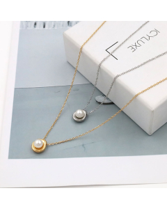 French Light Luxury Niche Oval Pearl Pendant Necklace Stainless Steel Baroque Pearl Necklace 