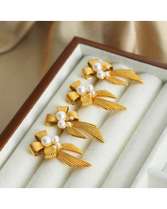 Wholesale Light Luxury Titanium Steel Earrings Gold Plated Pearl Inlaid Flowers Earrings Female