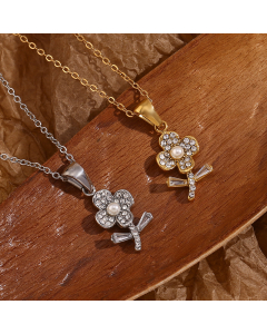 Wholesale Stainless Steel Necklace Diamond Flower Pendant Necklace