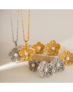 High Quality Flower Pendant Titanium Steel Plated 18K Necklace For Women Jewelry 