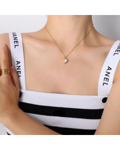 Titanium Steel 18K Gold Plated Heart Inlaid White Shell Pendant Necklace Clavicle Chain