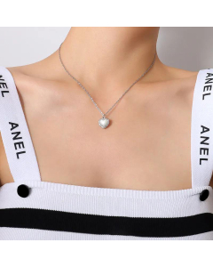 Titanium Steel 18K Gold Plated Heart Inlaid White Shell Pendant Necklace Clavicle Chain