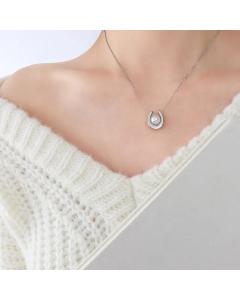 18K Gold Plated Cross Chain Jewelry Fashion U-Shaped Pearl Pendant Titanium Steel Necklace