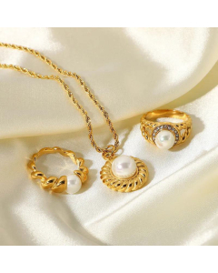 Croissant Natural Shell Pendant Pearl Necklace Wholesale 18K Gold Stainless Steel