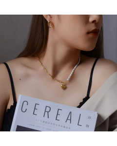 Fashion Retro Niche Peach Heart  Necklace Titanium Steel Wholesale
