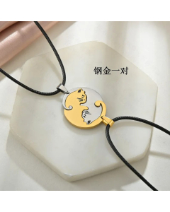 Simple Creative Embrace Love Cat Necklace Stainless Steel Round Card Couple Stitching Necklace Colorza Wholesale