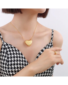 Female Light Luxury Titanium Steel Clavicle Chain Fashion Peach Heart Necklace Wholesale