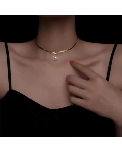Wholesale Female Korean Necklace French Design Sense Snake Bone Pearl Necklace