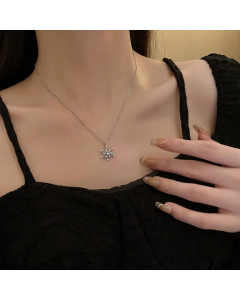2023 New Trendy Temperament Turnable Snowflake Titanium Steel Clavicle Chain Necklace 