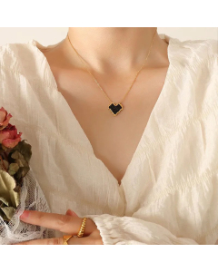 Temperament Black Heart-Shaped Zircon Clavicle Chain Necklace 18K Gold Plating Titanium Steel 