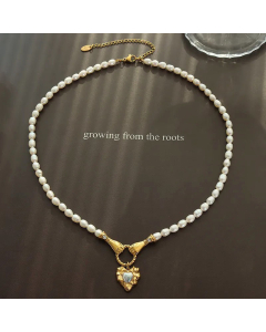French Style Gold Plated Pearl Stainless Steel Necklaces Hand Heart Shape Titanium Steel Pendant Necklace 