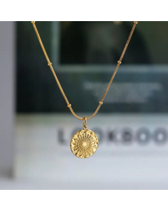 Baroque Style Round Chrysanthemum Pendant Titanium Steel Necklace Colorza