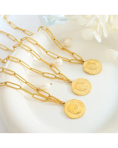 Wholesale INS Style Stainless Steel Necklace Portrait Round 18K Gold Plated Pendant Necklace