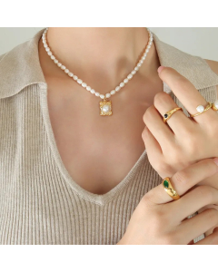 Elegant Luxurious Baroque Style Square Artificial Pearl Titanium Steel Plating 18K Gold Plated Pendant Necklace
