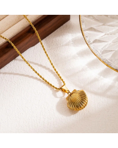 Modern Style Square Heart Shape Shell Stainless Steel Three-Dimensional Carving 18K Gold Plated Pendant Necklace