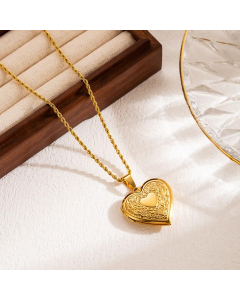 Modern Style Square Heart Shape Shell Stainless Steel Three-Dimensional Carving 18K Gold Plated Pendant Necklace