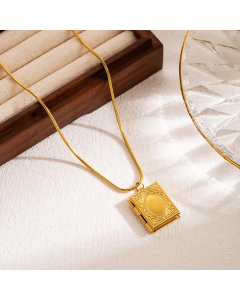 Modern Style Square Heart Shape Shell Stainless Steel Three-Dimensional Carving 18K Gold Plated Pendant Necklace
