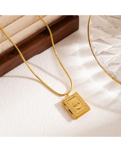 Modern Style Square Heart Shape Shell Stainless Steel Three-Dimensional Carving 18K Gold Plated Pendant Necklace