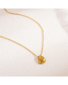 Elegant Modern Style Heart Shape Shell Stainless Steel Zircon 18K Gold Plated Pendant Necklace