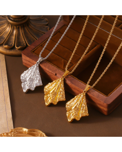 Wholesale Stainless Steel Twist Chain Pleated Texture Geometric Pendant Necklace