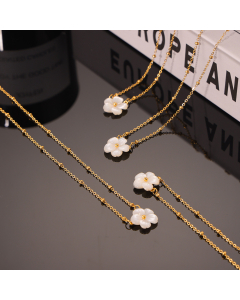 Wholesale Stainless Steel Necklace White Seashell Flower Pendant Necklace YK29075