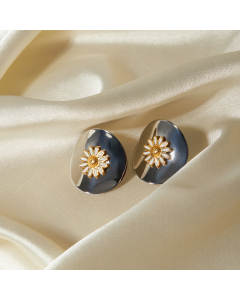 Steel Color Round Piece White Dripping Oil Daisy Stainless Steel Earrings