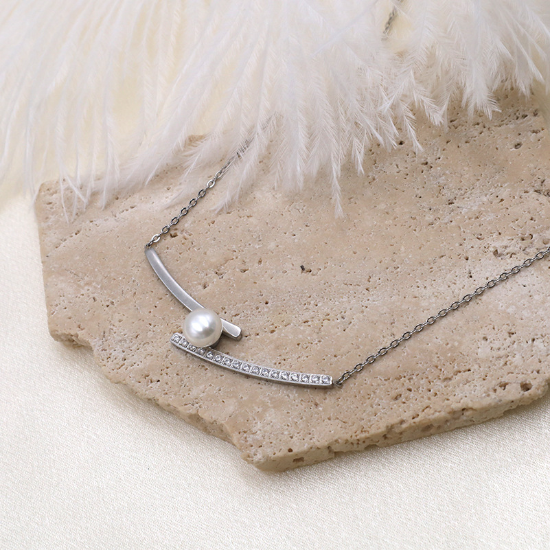 Wholesale Stainless Steel Pearl Neckacle French Romantic Elegant Simple Pearl Zircon Inlaid Necklace
