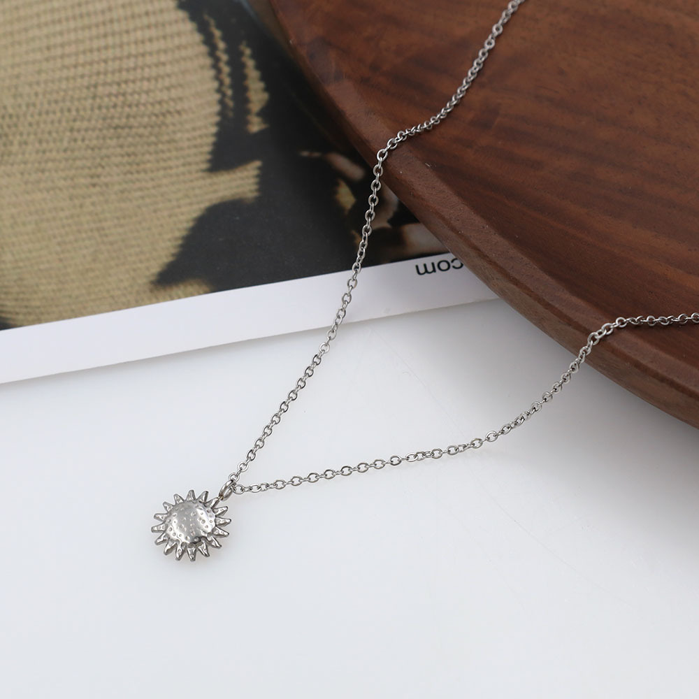 Steel Color Sunflower Pendant Necklace Fashion Minimalism Women's 18K Gold Clavicle Chain Necklace