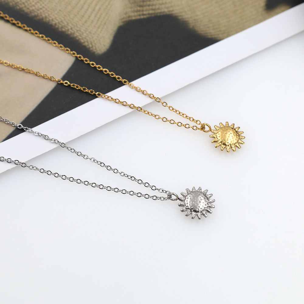 Women's 18K Gold Clavicle Chain Necklace Stainless Steel Sunflower Pendant Necklace 