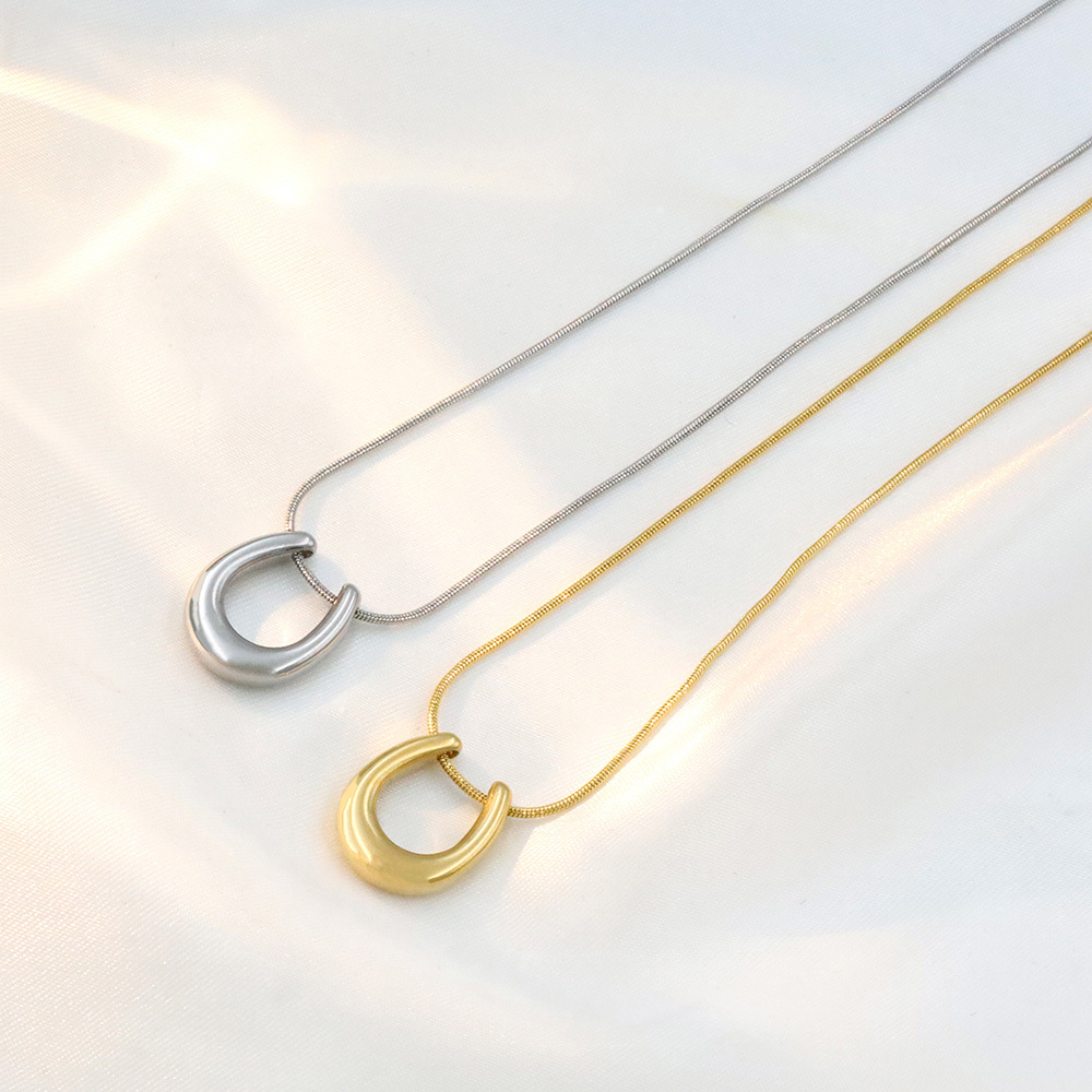 Minimalism Solid Color Horseshoe Pendant Necklace Stainless Steel U-shaped Necklace 