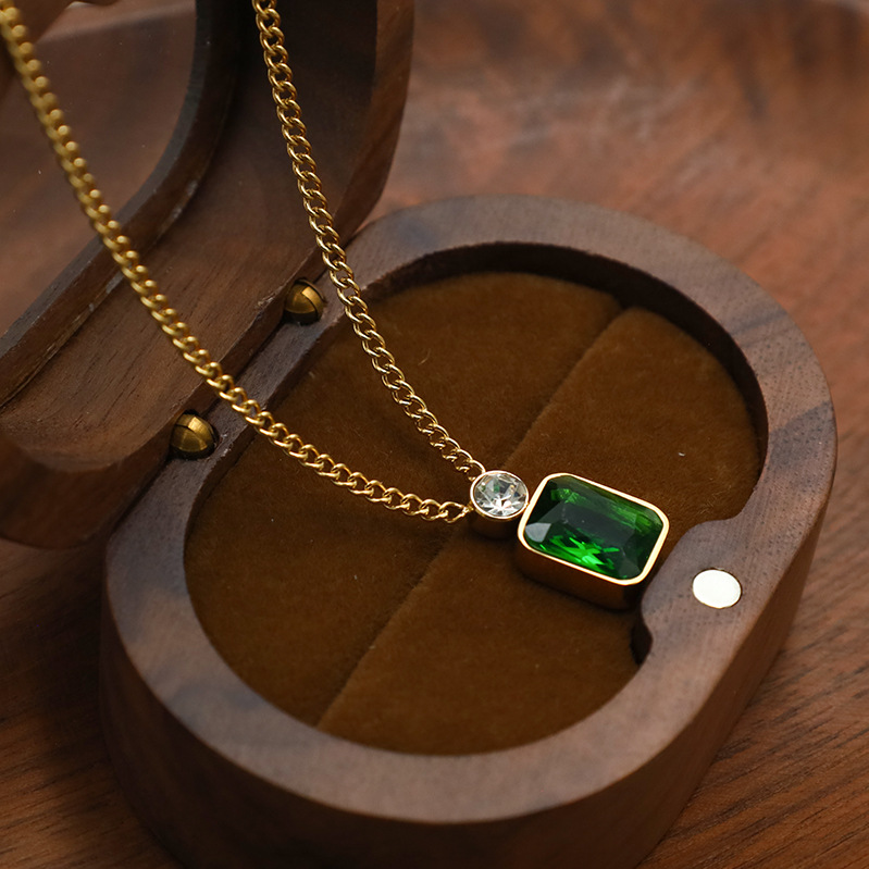 Minimalism Zircon Emerald Pendant Clavicle Chain Gold-plated Necklace Stainless Steel Necklace 