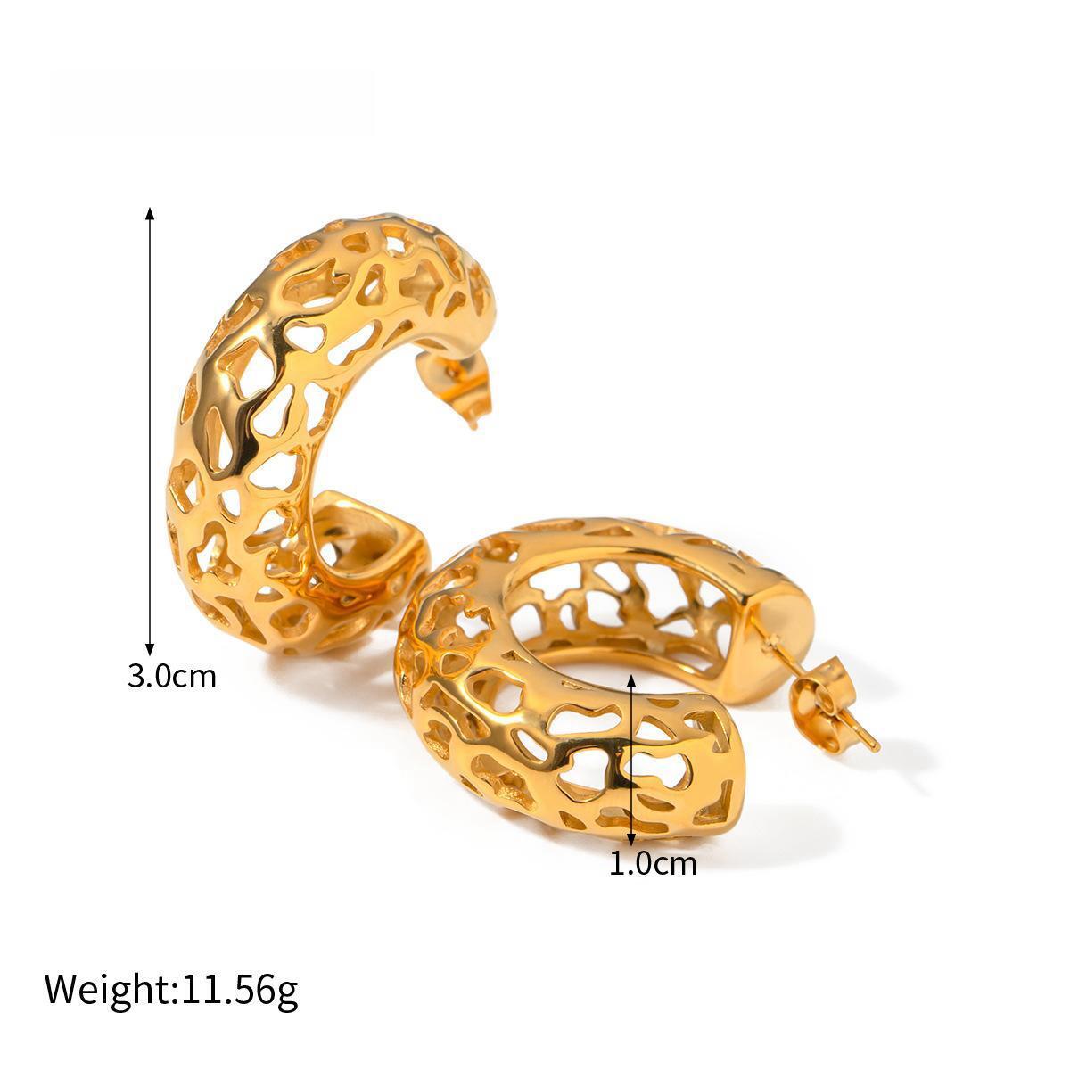 18K Gold Hollow C-shaped Earrings