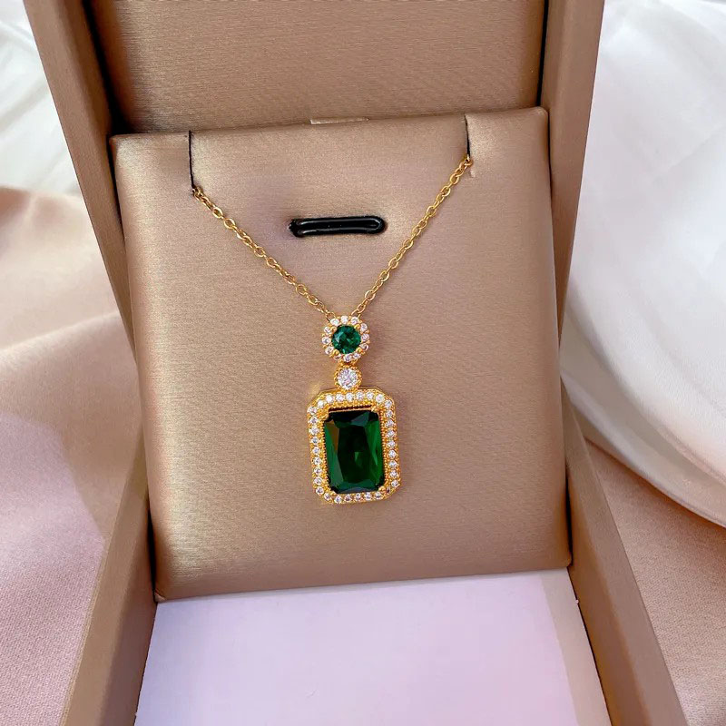 luxurious square inlaid zircon pendent necklace