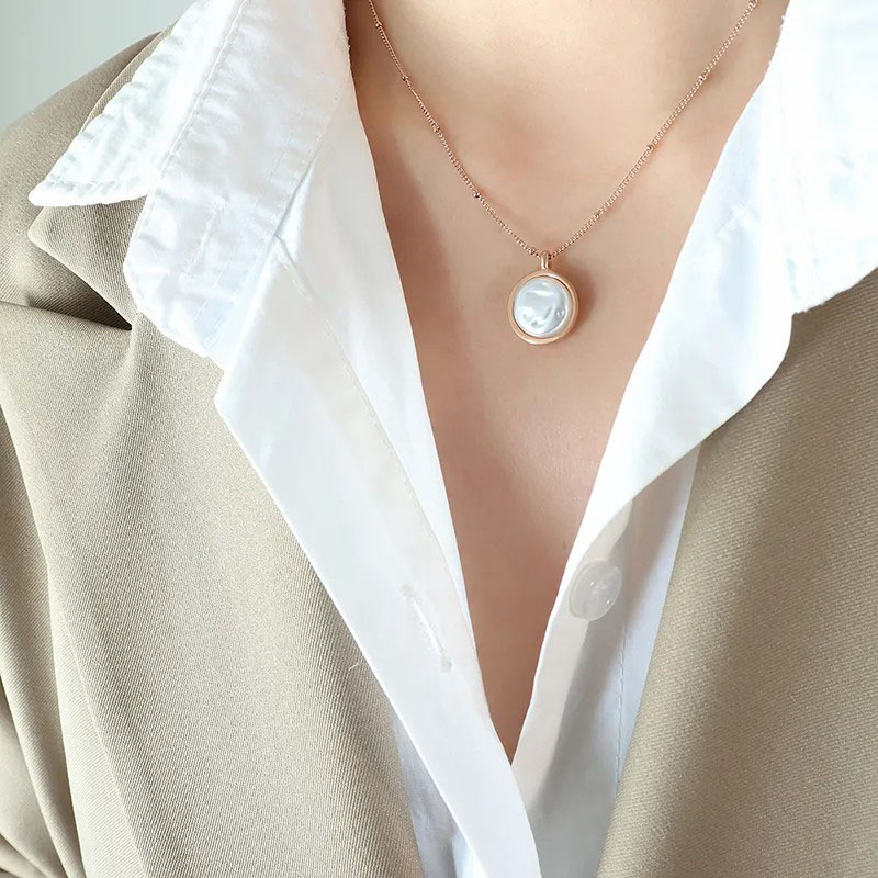 pearl round, pendent necklace