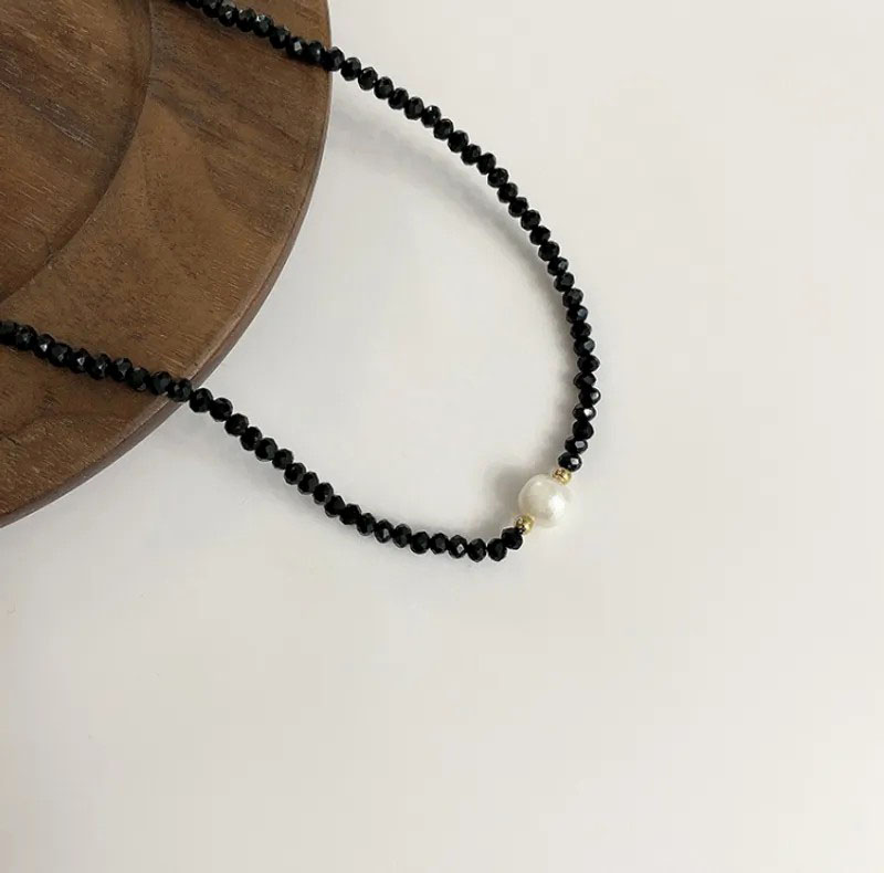 pearl pendent, beaded necklace