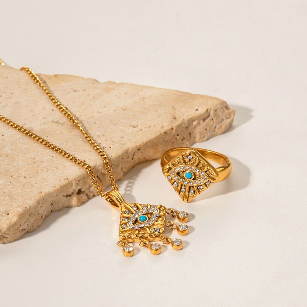 suqare eye, zircon pendent necklace