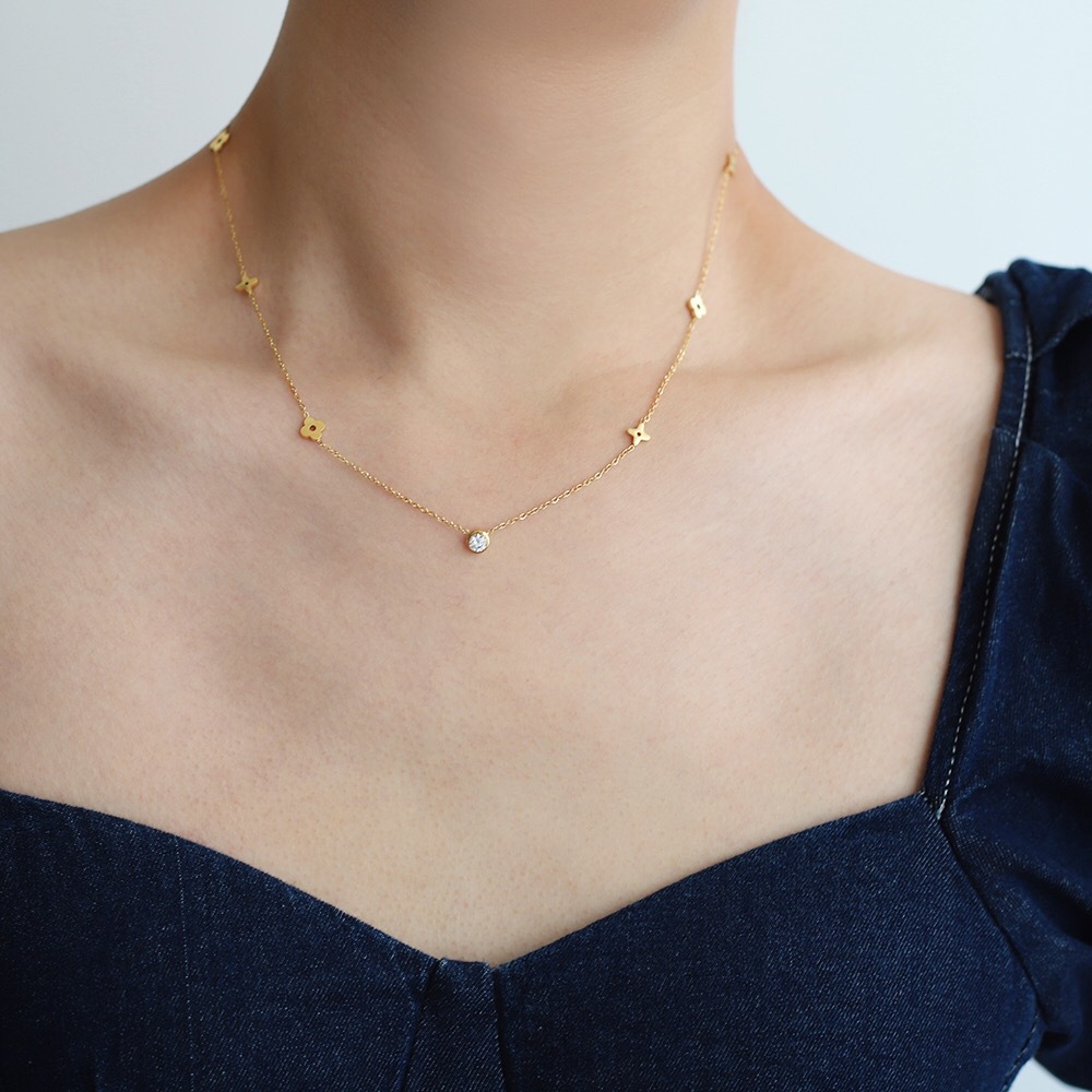 Four-leaf Clover Single Diamond Necklace 