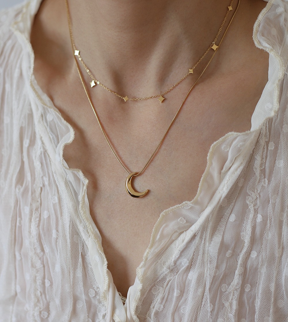 Three-dimensional Crescent Snake Bone Clavicle Chain Necklace