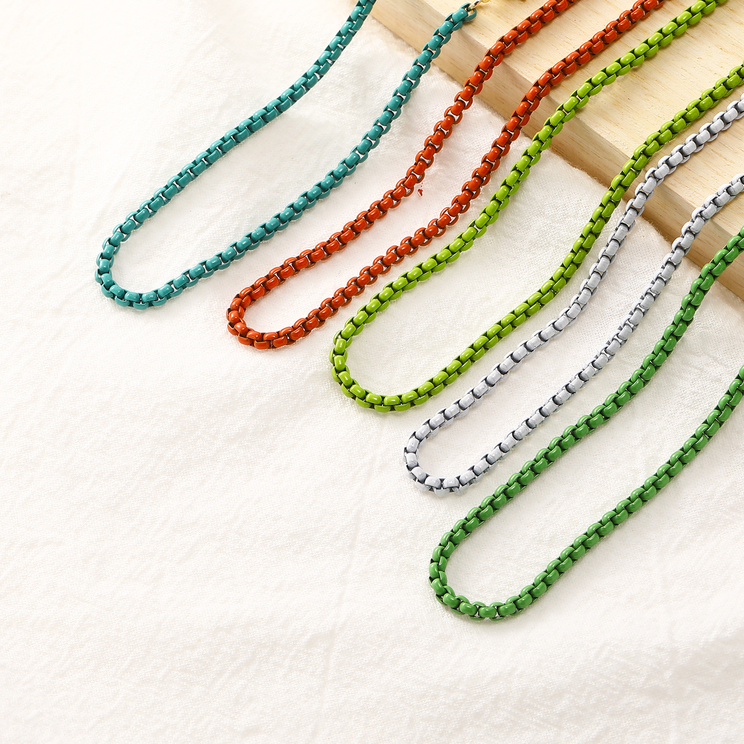 INS Color Square Pearl Chain