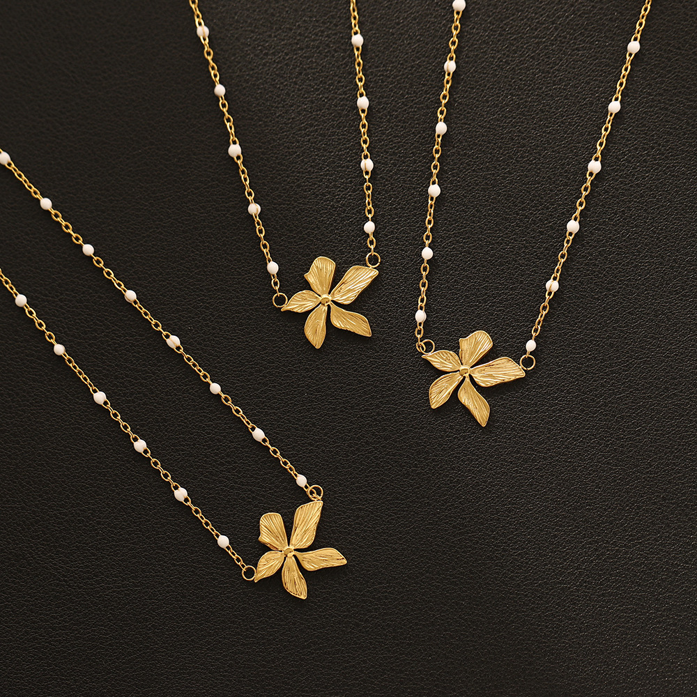 Petals White Beads Short Clavicle Chain Necklace