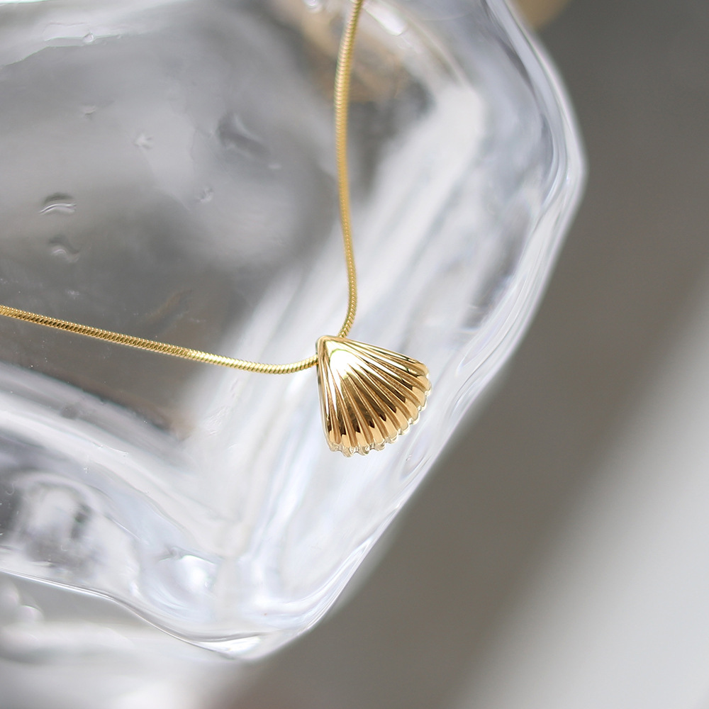 Simple Style Scalloped Shell Snake Bone Necklace Clavicle Chain