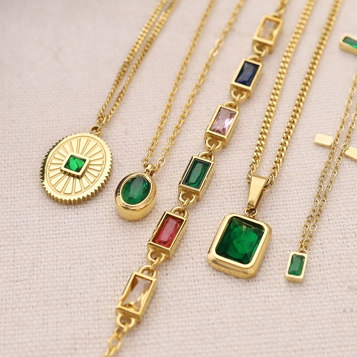 Zircon Inlaid Stainless Steel Pendant Necklace