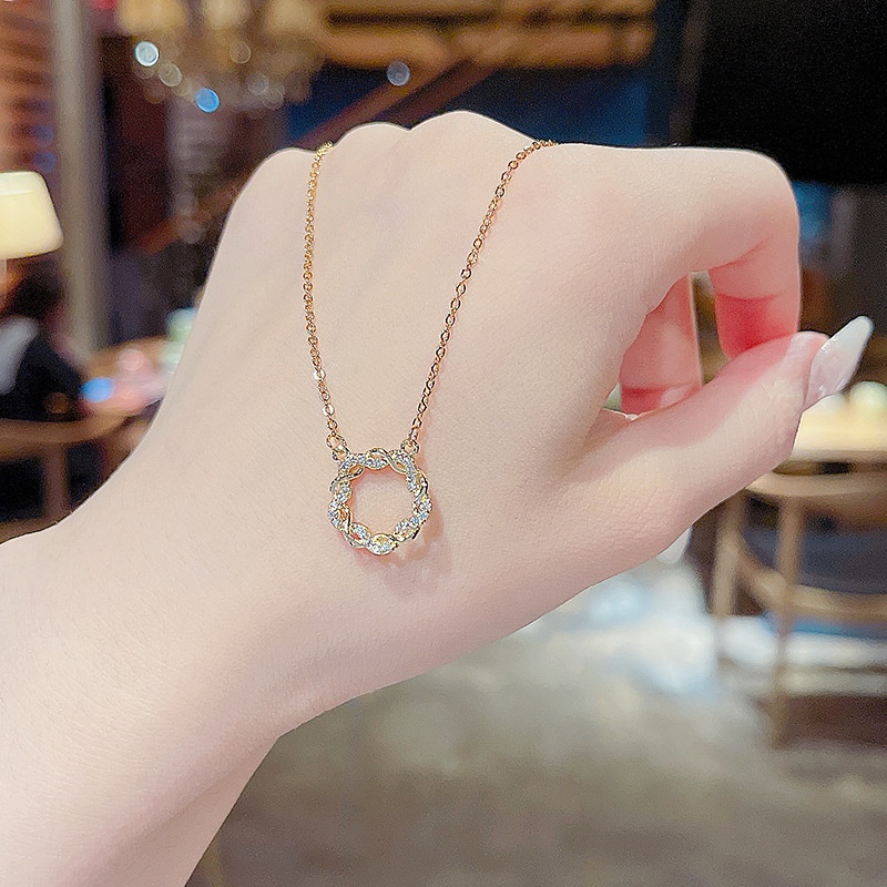 circle, gold